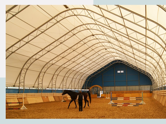 Строительство конных манежей в Артёме